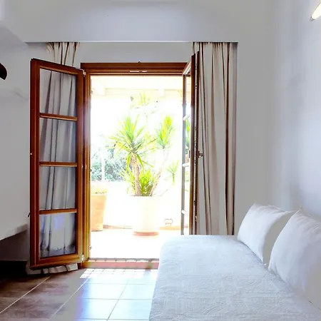 Enosis, Kalypso Apartment